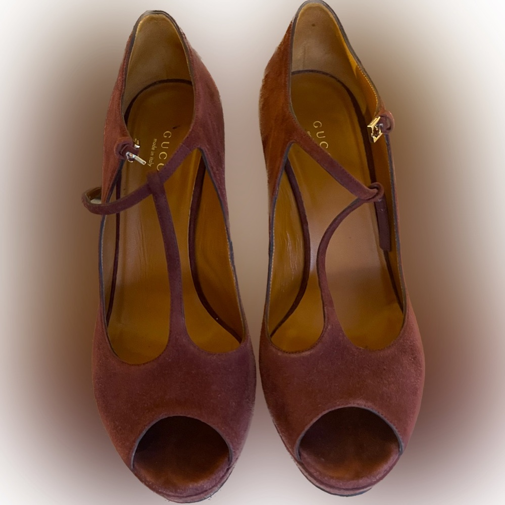 GUCCI T-Strap Peep Toe Bordeaux ultra soft suede heels